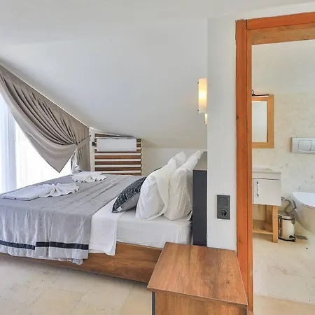 4 Bedroom - 2452 Villa Kalkan